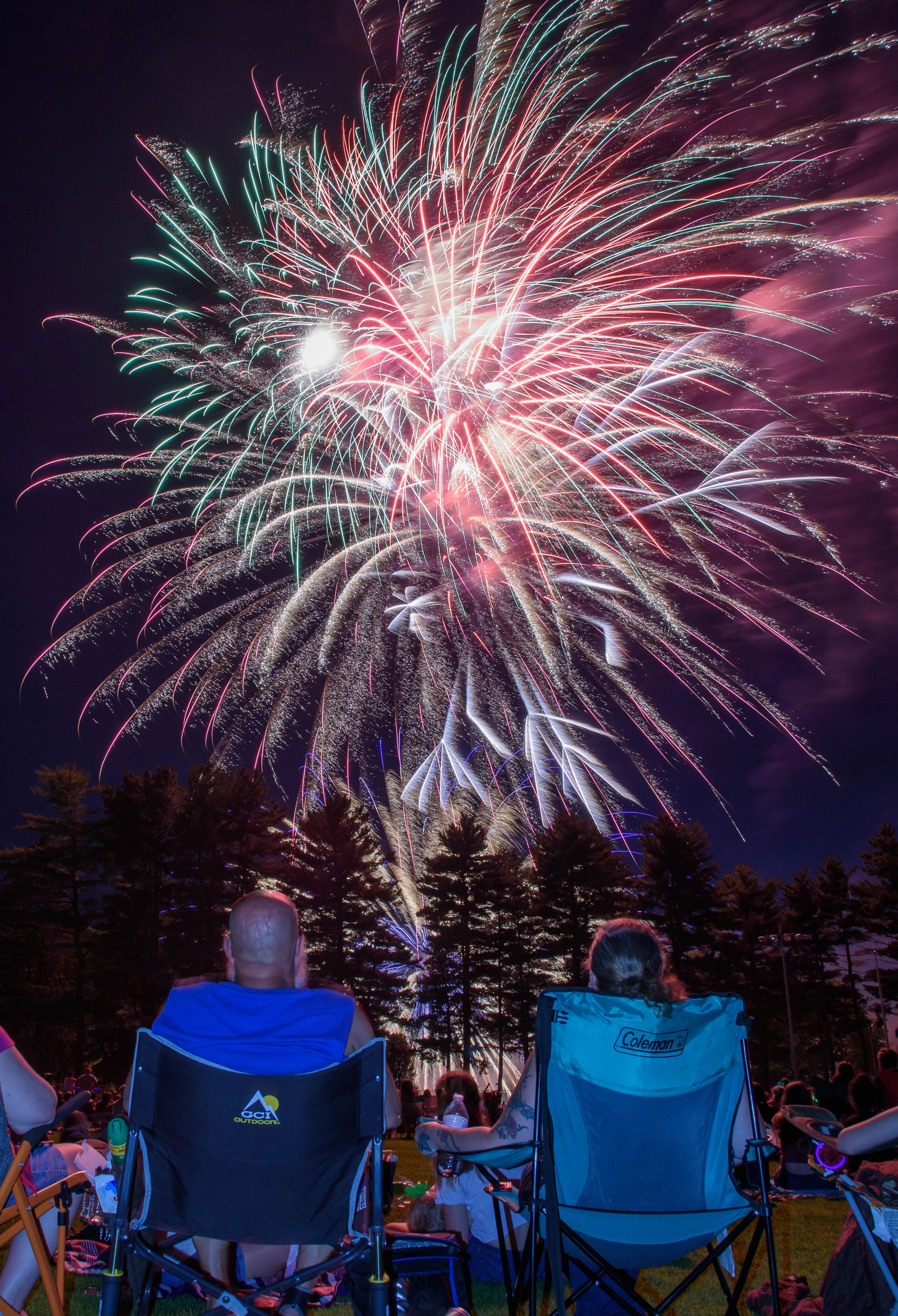 Fireworks Draw Crowd To Szot Park In Chicopee Masslive Com