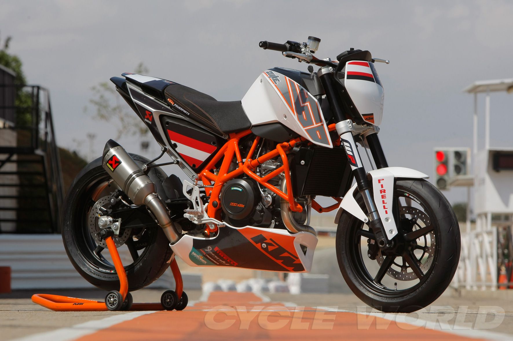 Ktm 690 Duke Track First Look Review Special Racing Edition Cycle World