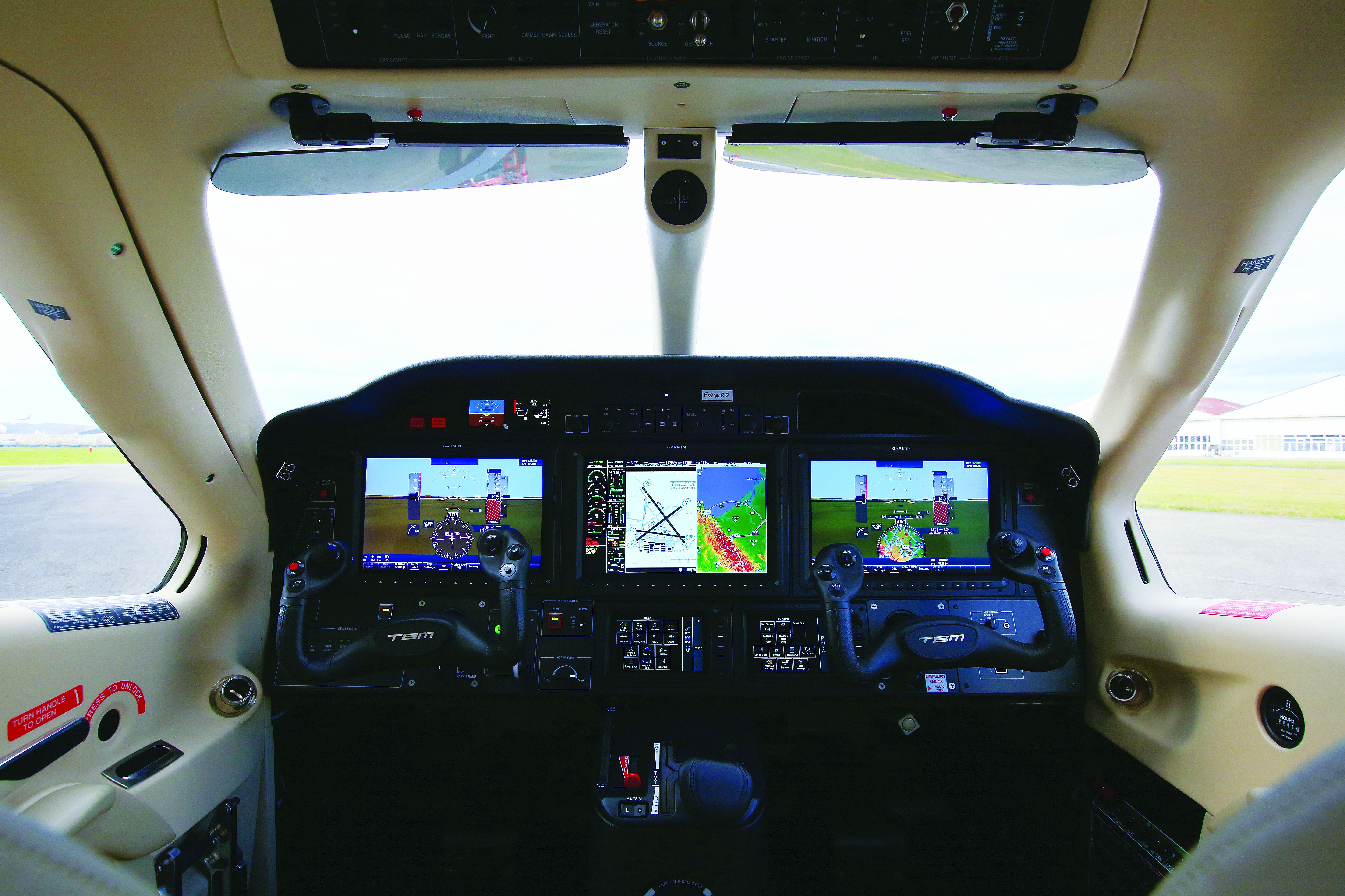 930 tbm tbm930 cockpit aerobuzz